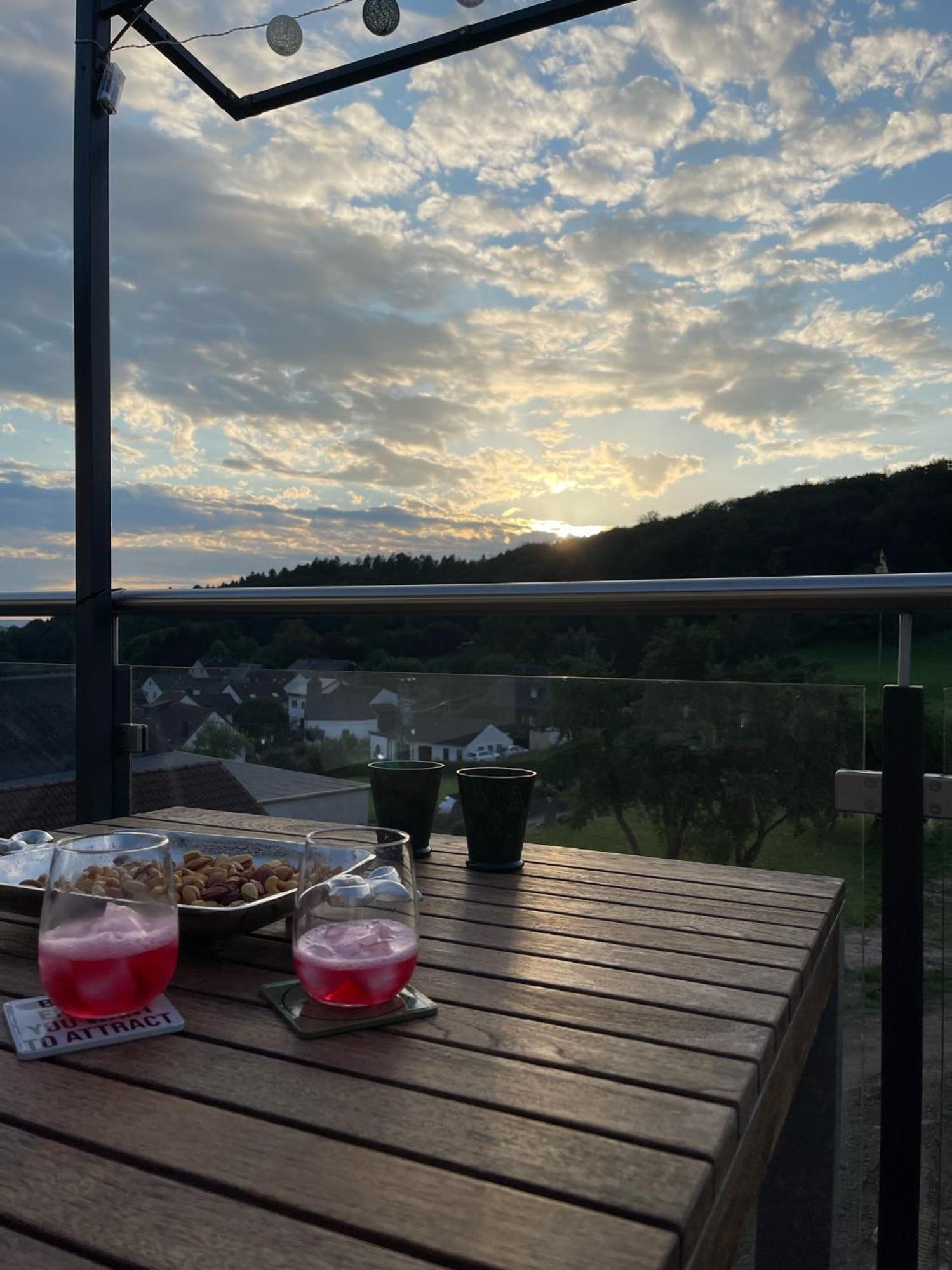 Eifelsuiten - Mit Sauna, Kamin Und Balkon In Der Vulkaneifel - Kerpen Loogh Apartment *