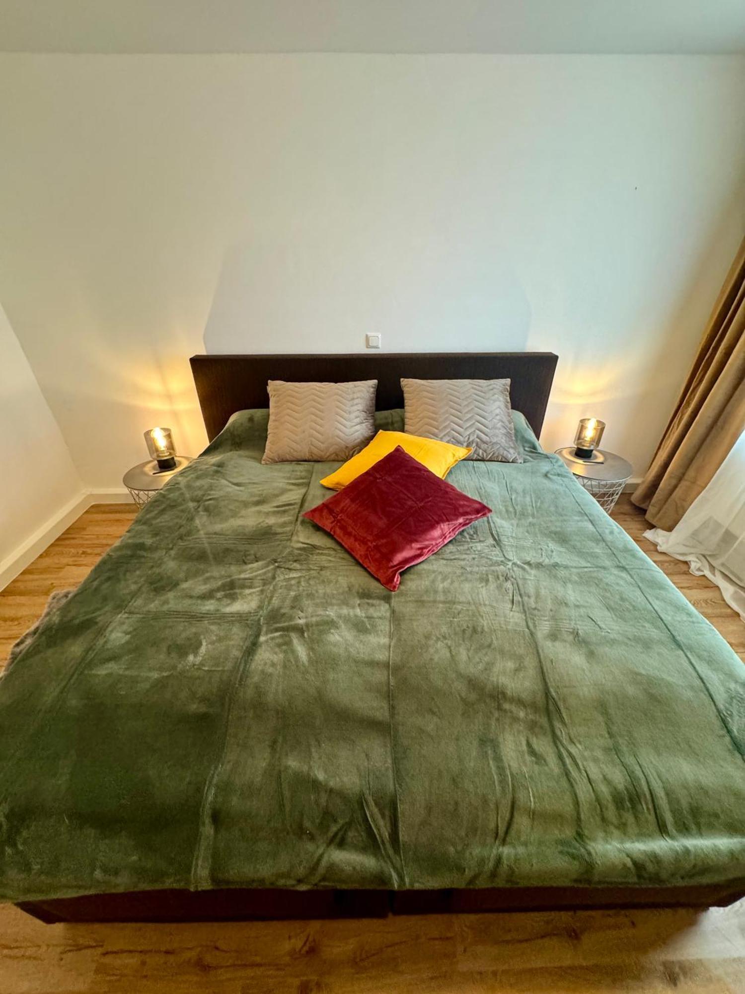 Apartment Eifelsuiten - Mit Sauna, Kamin Und Balkon In Der Vulkaneifel - Kerpen Loogh